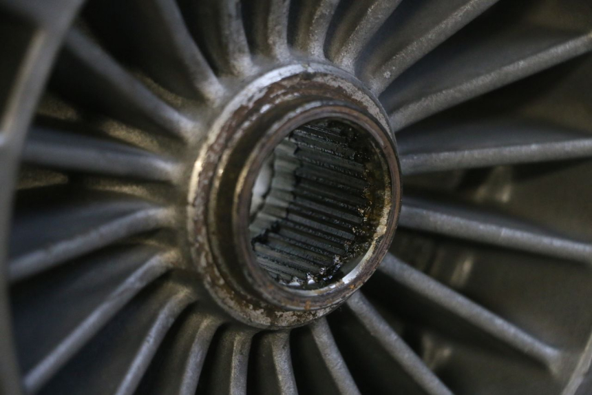 photo de OBRĘCZ TYLNA I OPONA PIAGGIO MP3 125 (2006 - 2014) - Szczegół części