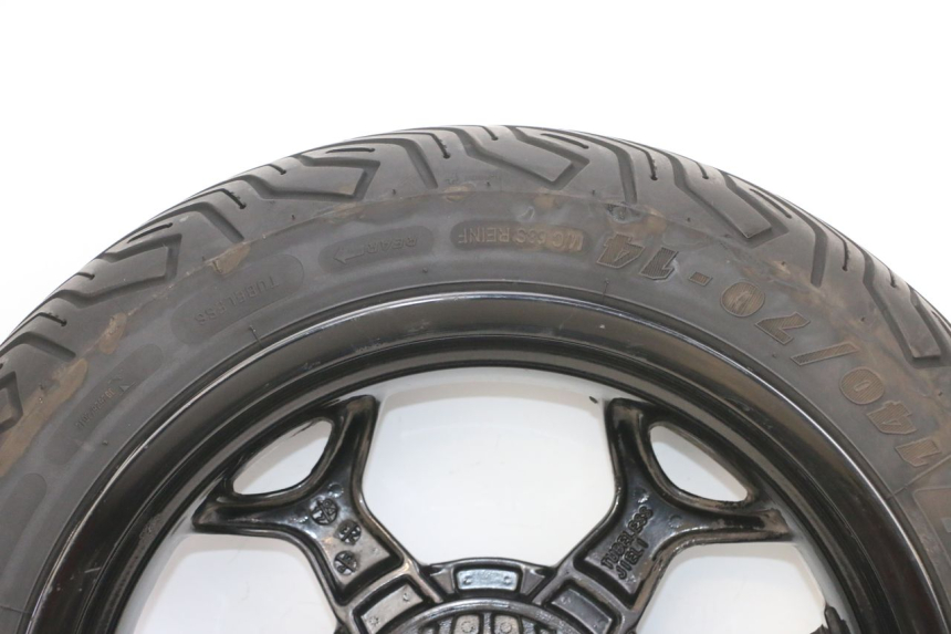 photo de OBRĘCZ TYLNA I OPONA PIAGGIO MP3 500 (2016 - 2018) - Szczegóły charakterystyczne