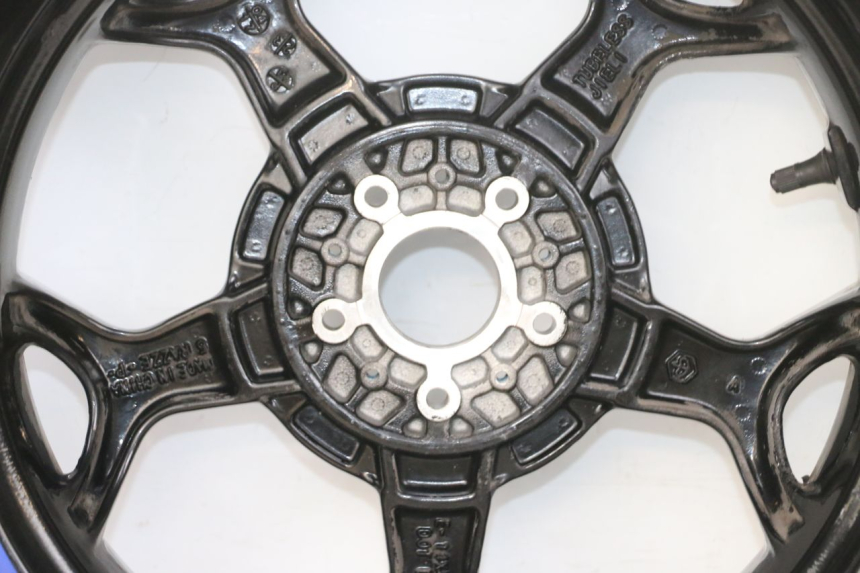 photo de OBRĘCZ TYLNA I OPONA PIAGGIO MP3 500 (2016 - 2018) - Zbliżenie komponentów