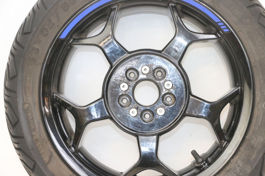 photo de OBRĘCZ TYLNA I OPONA PIAGGIO MP3 500 (2016 - 2018) - Widok z bliska