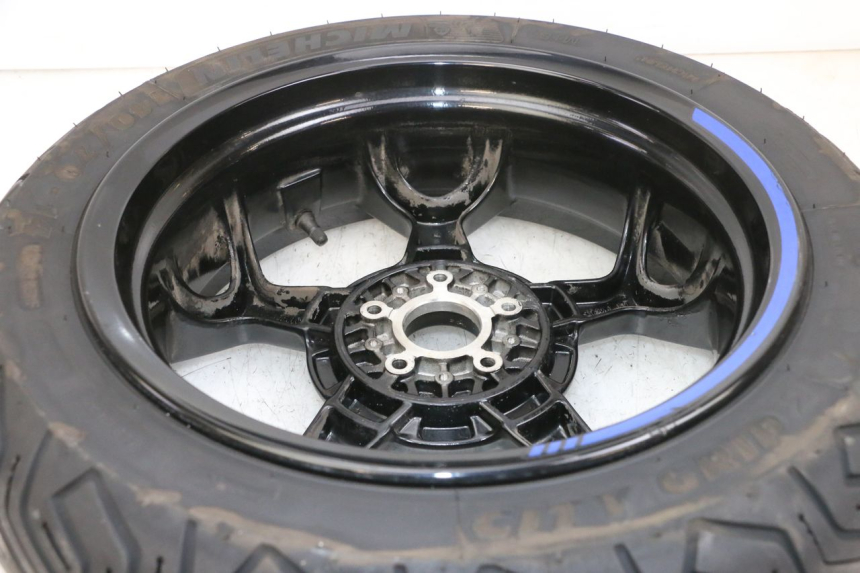 photo de OBRĘCZ TYLNA I OPONA PIAGGIO MP3 500 (2016 - 2018) - Zoom stanu zużycia