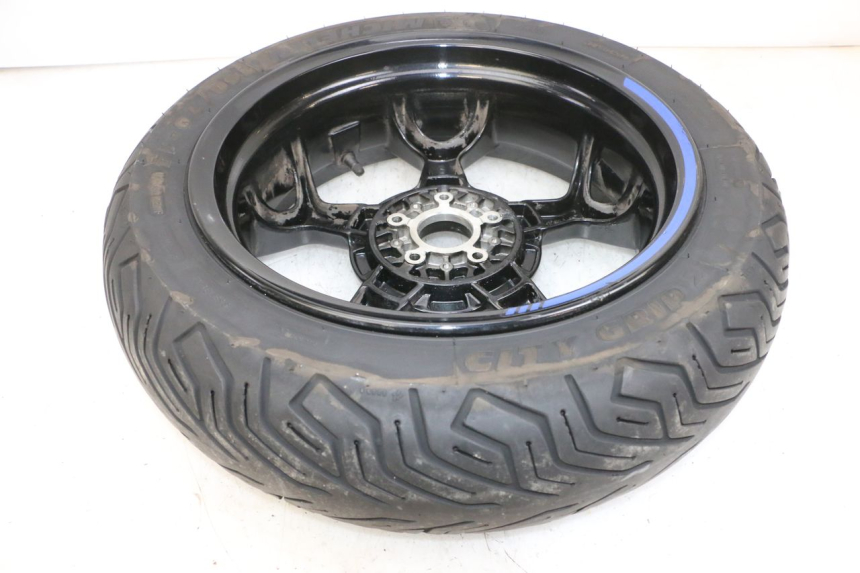 photo de OBRĘCZ TYLNA I OPONA PIAGGIO MP3 500 (2016 - 2018) - Inny kąt widzenia