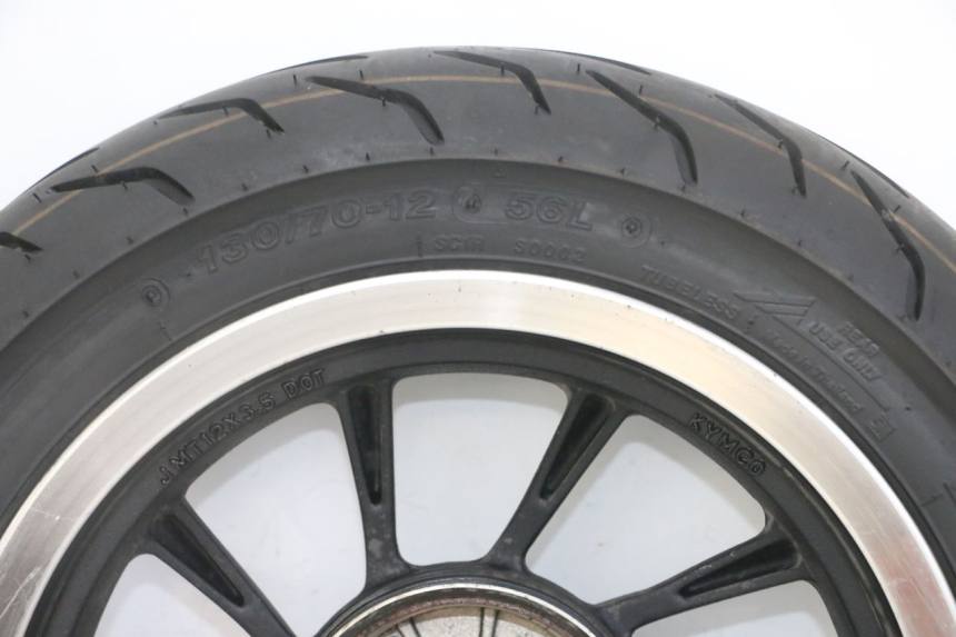 photo de OBRĘCZ TYLNA I OPONA KYMCO LIKE 4T 50 (2019 - 2025) - Szczegóły charakterystyczne