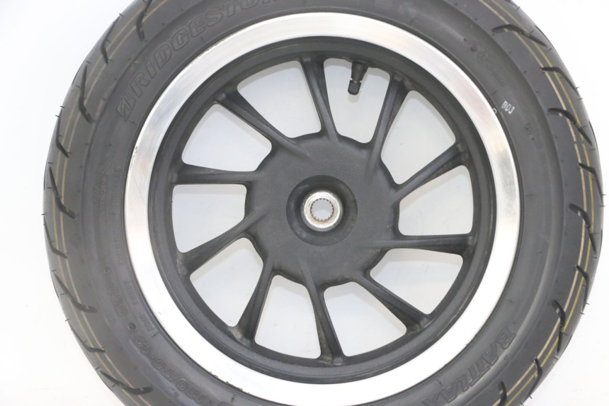 photo de OBRĘCZ TYLNA I OPONA KYMCO LIKE 4T 50 (2019 - 2025) - Widok z bliska