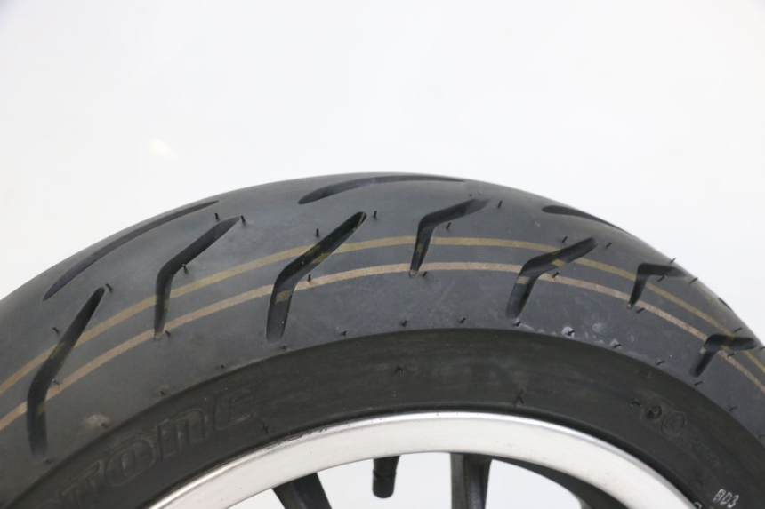 photo de OBRĘCZ TYLNA I OPONA KYMCO LIKE 4T 50 (2019 - 2025) - Zoom stanu zużycia