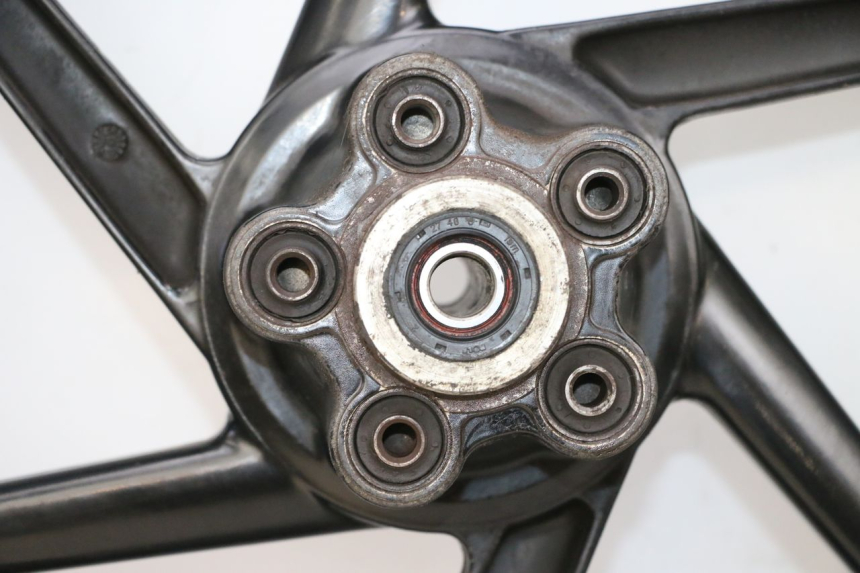 photo de OBRĘCZ TYLNA I OPONA HONDA NSR R 125 (1994 - 2003) - Zbliżenie komponentów