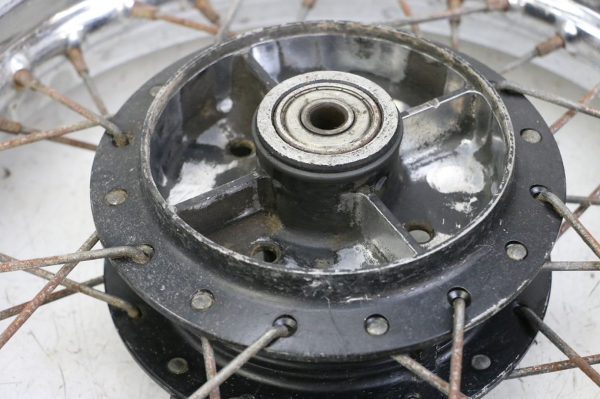 photo de OBRĘCZ TYLNA I OPONA YAMAHA PW 80 (1983 - 2014) - Zbliżenie komponentów