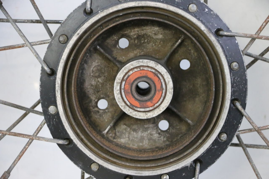 photo de OBRĘCZ TYLNA I OPONA YAMAHA PW 80 (1983 - 2014) - Widok z bliska