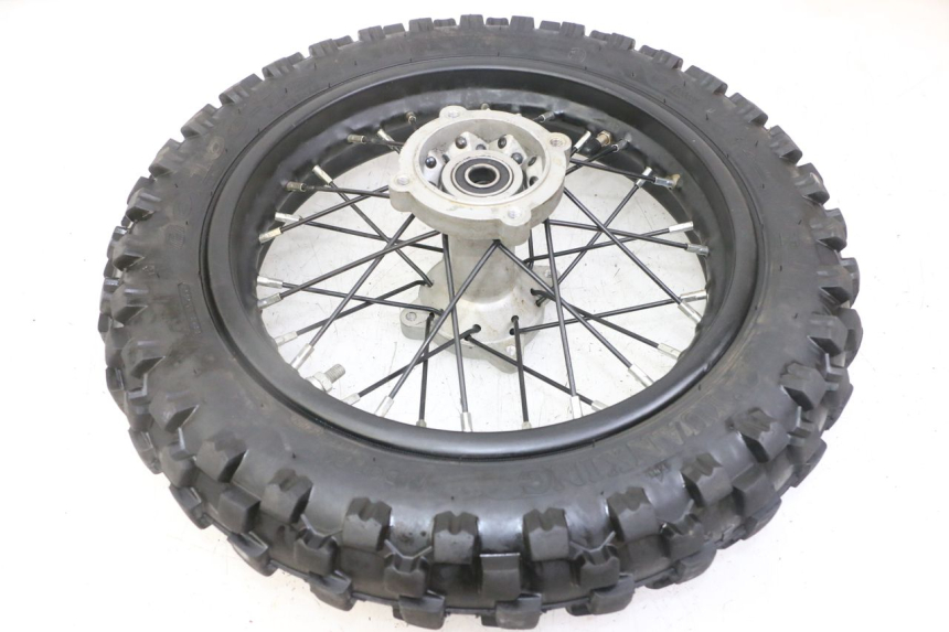 photo de OBRĘCZ TYLNA I OPONA APOLLO RXF 125 - Zbliżenie techniczne