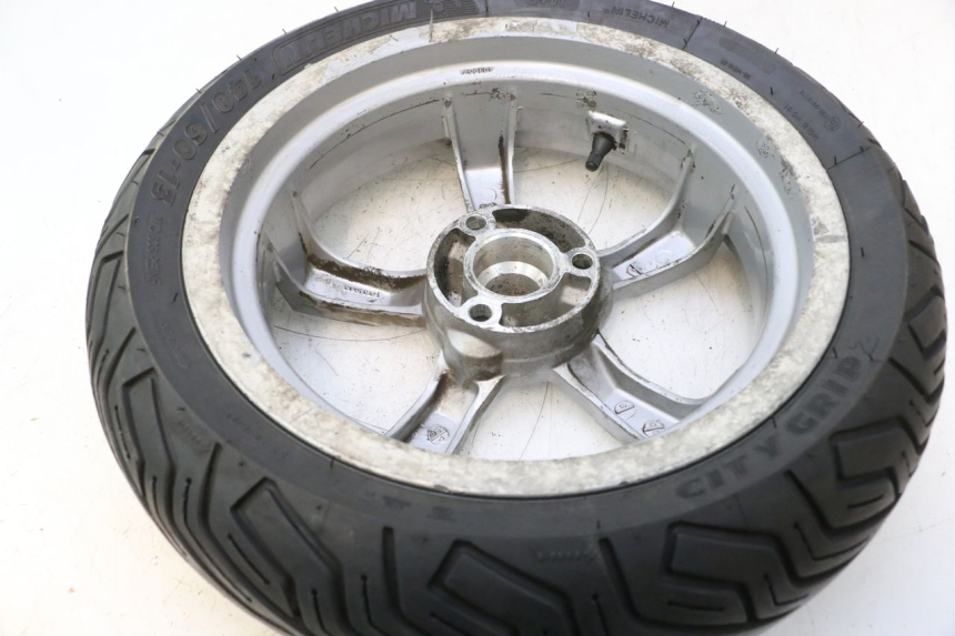 photo de TYŁ KOŁO I OPONA PEUGEOT SATELIS 125 (2006 - 2009) - Zoom stanu zużycia