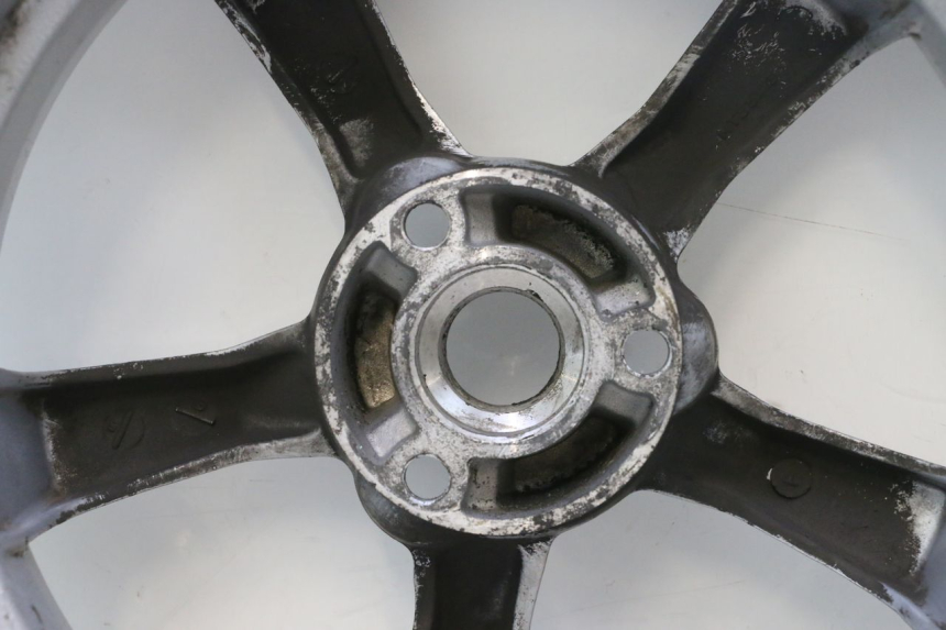 photo de OBRĘCZ TYLNA I OPONA PEUGEOT SATELIS 125 (2013 - 2018) - Widok z bliska