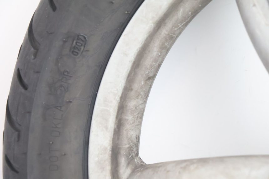 photo de OBRĘCZ TYLNA I OPONA APRILIA SCARABEO GT 125 (1999 - 2007) - Zbliżenie techniczne