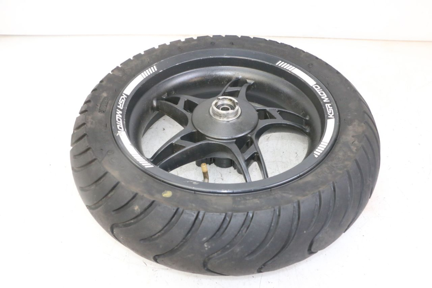 photo de OBRĘCZ TYLNA I OPONA KSR SIRION 4T 50 (2018 - 2025) - Zbliżenie techniczne