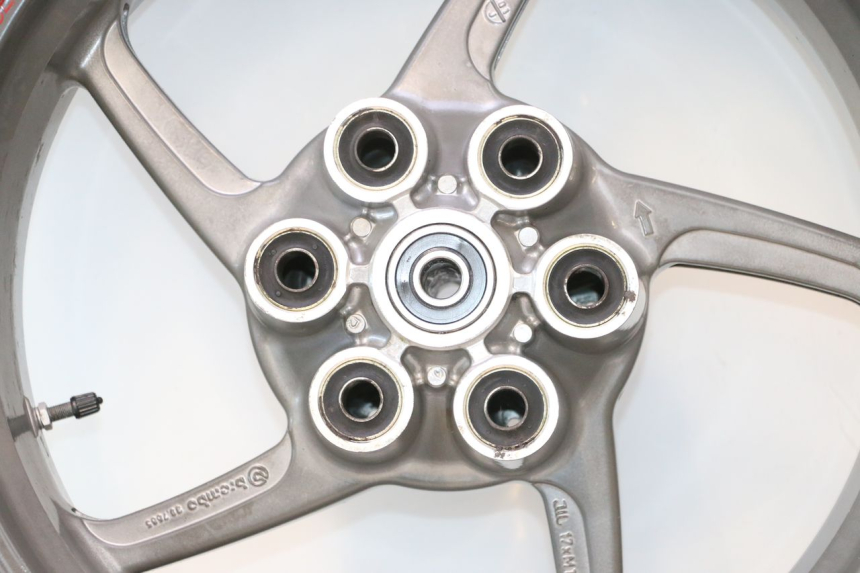 photo de OBRĘCZ TYLNA I OPONA DUCATI SS IE DS CARENEE 1000 (2002 - 2006) - Zoom stanu zużycia