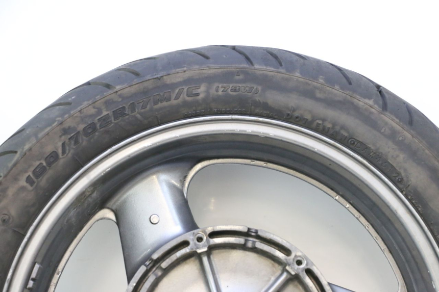 photo de OBRĘCZ TYLNA I OPONA HONDA ST PAN EUROPEAN 1100 (1990 - 2002) - Zoom stanu zużycia