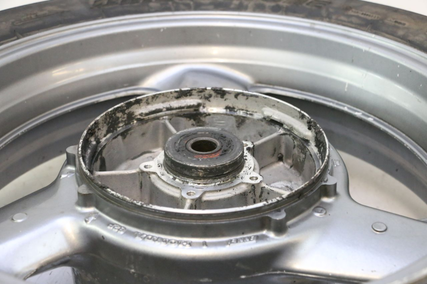 photo de OBRĘCZ TYLNA I OPONA HONDA ST PAN EUROPEAN 1100 (1990 - 2002) - Inny kąt widzenia