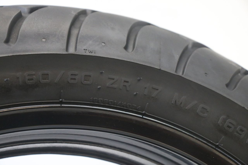 photo de OBRĘCZ TYLNA I OPONA SUZUKI GSX F GSXF 650 (2007 - 2015) - Zbliżenie komponentów