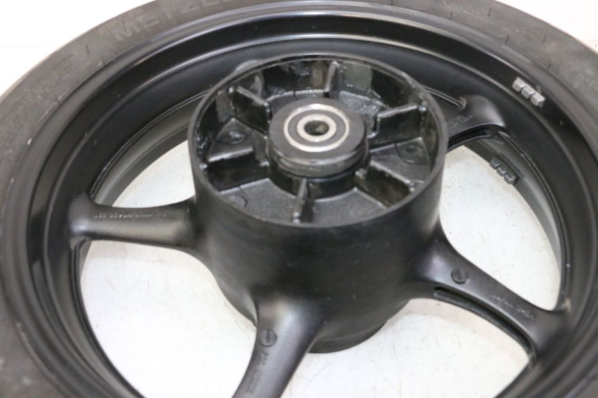 photo de OBRĘCZ TYLNA I OPONA YAMAHA XJ6 ABS 600 (2008 - 2016) - Zbliżenie techniczne