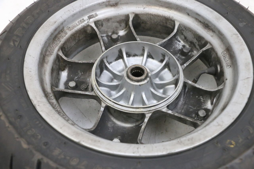 photo de OBRĘCZ TYLNA I OPONA YAMAHA YP MAJESTY 125 (2002 - 2006) - Inny kąt widzenia