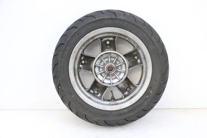 photo de OBRĘCZ TYLNA I OPONA YAMAHA YP MAJESTY 125 (2002 - 2006) - Oznaczenia i referencje