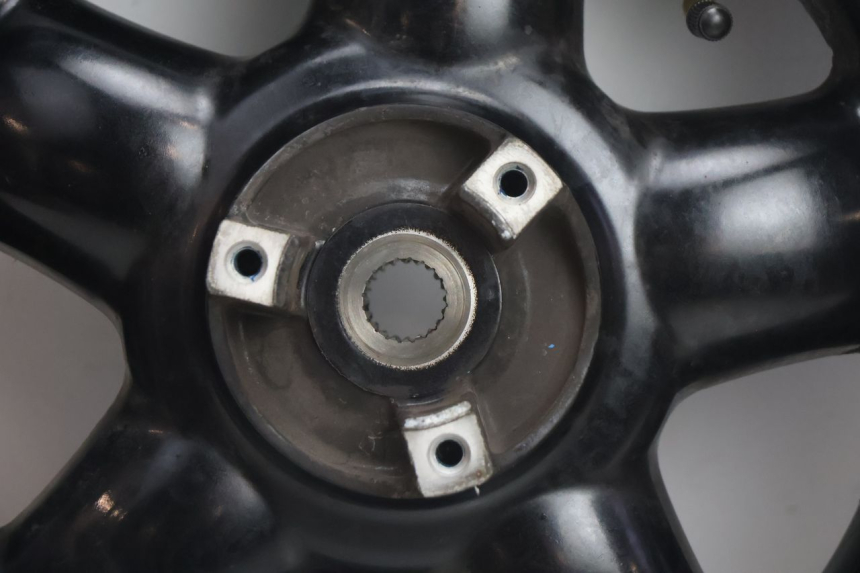 photo de OBRĘCZ TYLNA I OPONA YAMAHA YP MAJESTY 125 (2002 - 2006) - Inny kąt widzenia