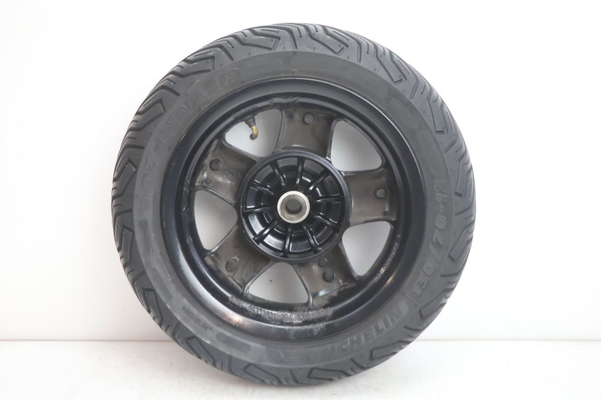 photo de OBRĘCZ TYLNA I OPONA YAMAHA YP MAJESTY 125 (2002 - 2006) - Punkty mocowania