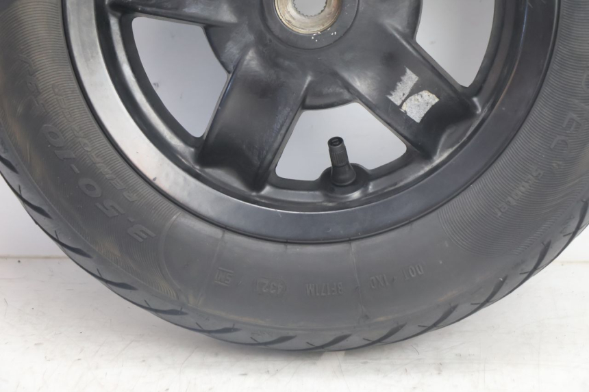 photo de OBRĘCZ TYLNA I OPONA PIAGGIO ZIP IGET 4T 50 (2021 - 2023) - Zoom stanu zużycia