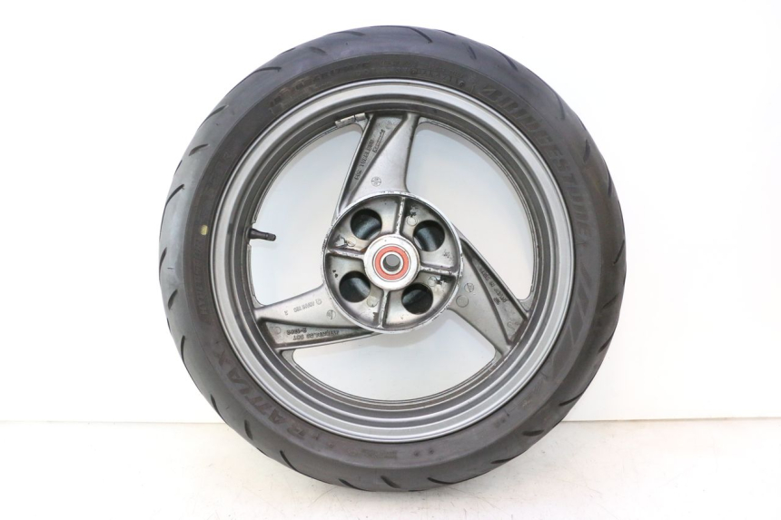 photo de OBRĘCZ TYLNA I OPONA KAWASAKI ZZR 600 (1995 - 2004) - Zbliżenie techniczne