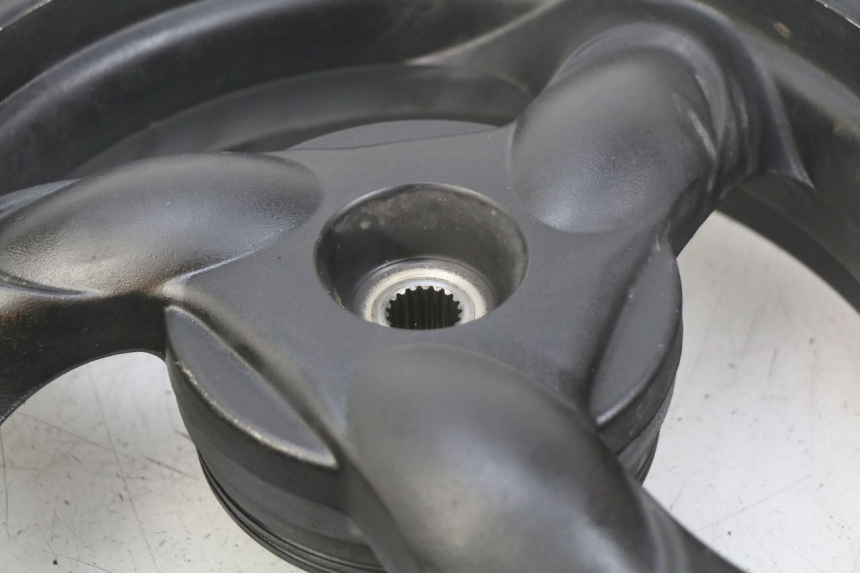 photo de OBRĘCZ TYLNA KYMCO AGILITY 4T 50 (2018 - 2022) - Szczegóły charakterystyczne