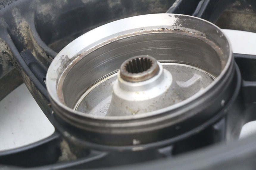 photo de OBRĘCZ TYLNA KYMCO AGILITY RS 2T 50 (2009 - 2013) - Szczegół części