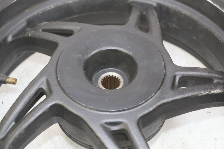 photo de OBRĘCZ TYLNA KYMCO AGILITY RS 4T 50 (2009 - 2013) - Zbliżenie komponentów