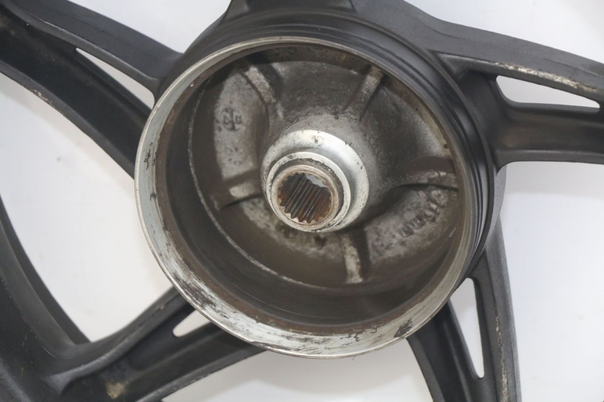 photo de OBRĘCZ TYLNA KYMCO AGILITY RS 4T 50 (2009 - 2013) - Zbliżenie techniczne