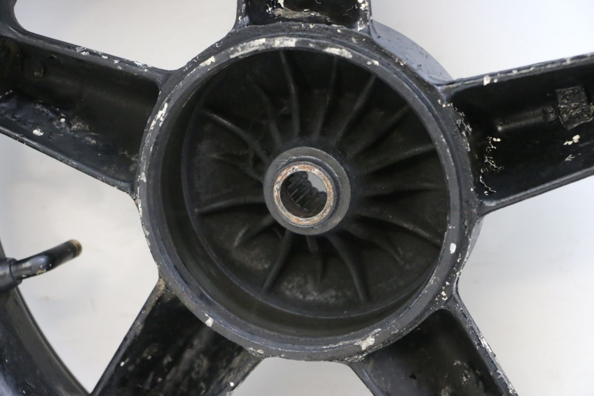 photo de OBRĘCZ TYLNA MBK BOOSTER SPIRIT 50 (2004 - 2017) - Zbliżenie techniczne