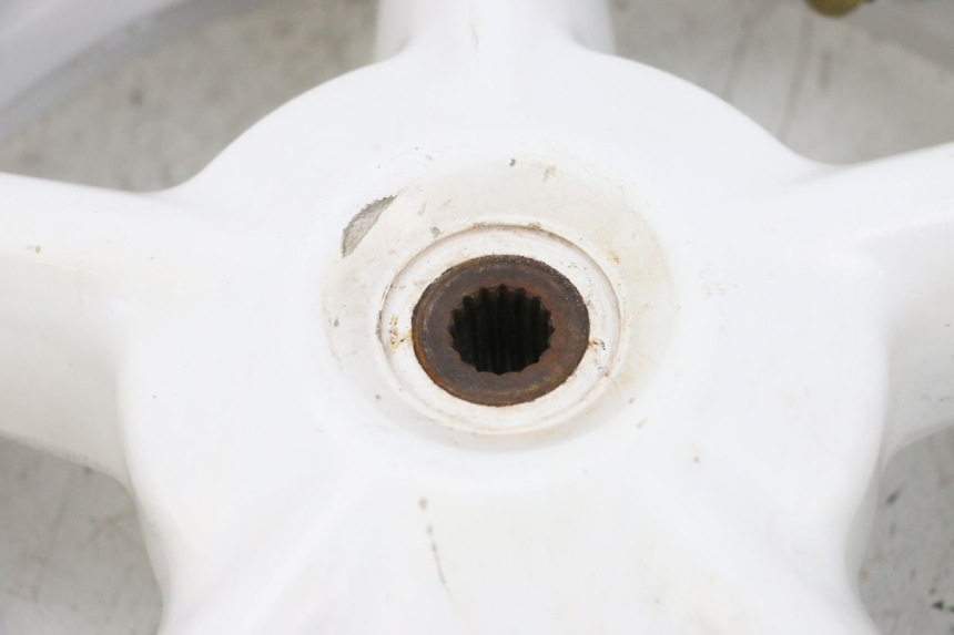 photo de OBRĘCZ TYLNA MBK BOOSTER SPIRIT NAKED 50 (2004 - 2017) - Widok z bliska