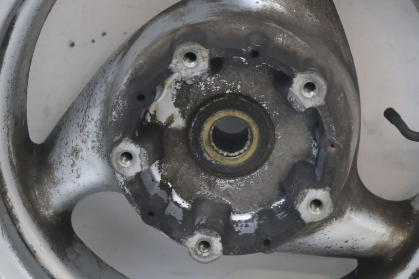 photo de OBRĘCZ TYLNA BMW C1 125 (2000 - 2003) - Zbliżenie techniczne