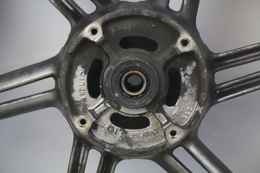 photo de OBRĘCZ TYLNA HONDA CBF 500 (2004 - 2007) - Struktura - zbliżenie