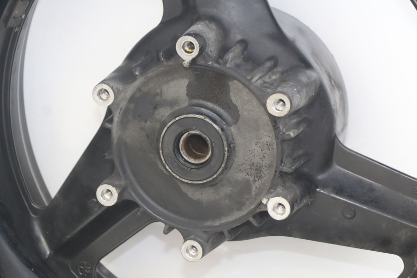 photo de OBRĘCZ TYLNA HONDA CBR F SC25 1000 (1989 - 1992) - Widok z bliska