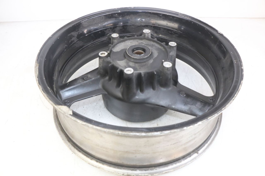 photo de OBRĘCZ TYLNA HONDA CBR F SC25 1000 (1989 - 1992) - Zbliżenie techniczne