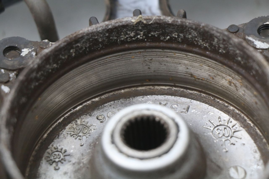 photo de OBRĘCZ TYLNA SYM DD 50 (2005 - 2011) - Szczegół części