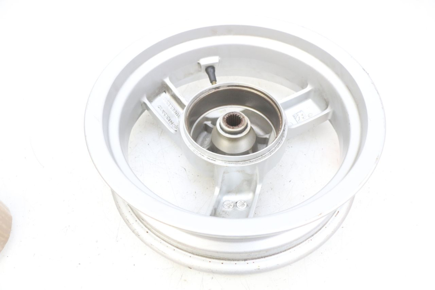 photo de OBRĘCZ TYLNA PEUGEOT E-VIVACITY 1 (2012 - 2018) - Zbliżenie komponentów