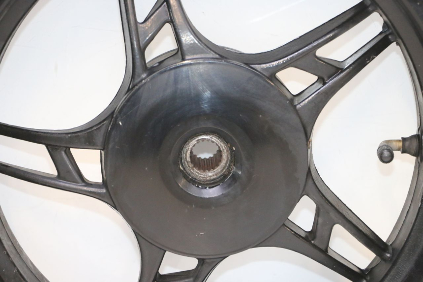 photo de OBRĘCZ TYLNA JM MOTORS F45i 4T 50 (2020 - 2023) - Zbliżenie techniczne