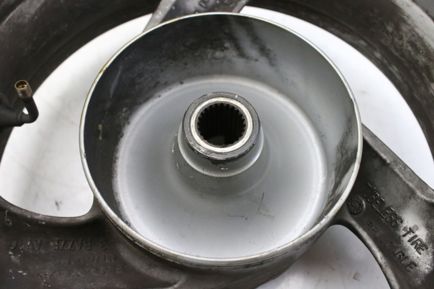 photo de OBRĘCZ TYLNA HONDA FES S-WING SWING ABS 125 (2007 - 2015) - Stan powierzchni