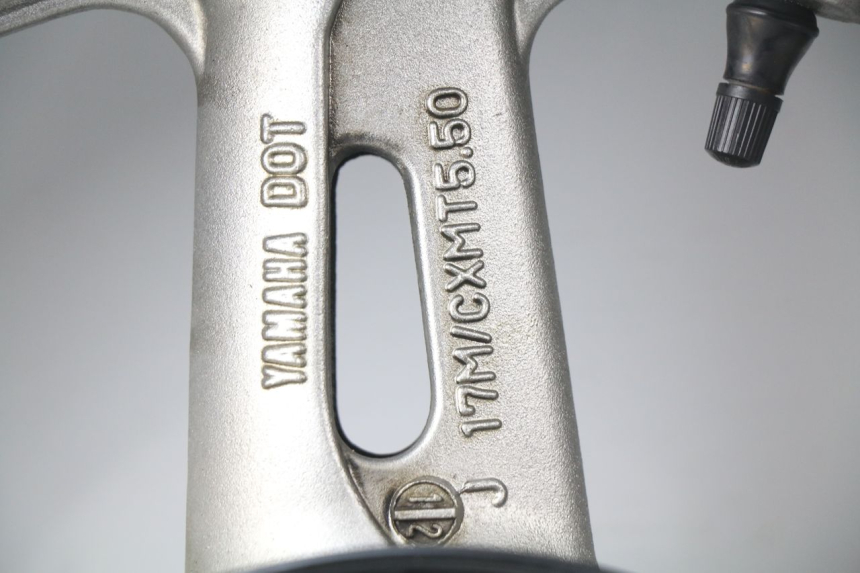 photo de OBRĘCZ TYLNA YAMAHA FJR ABS 1300 (2006 - 2012) - Zbliżenie komponentów