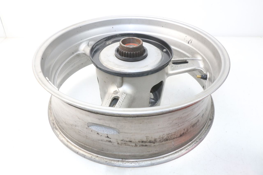 photo de OBRĘCZ TYLNA YAMAHA FJR ABS 1300 (2006 - 2012) - Szczegół części