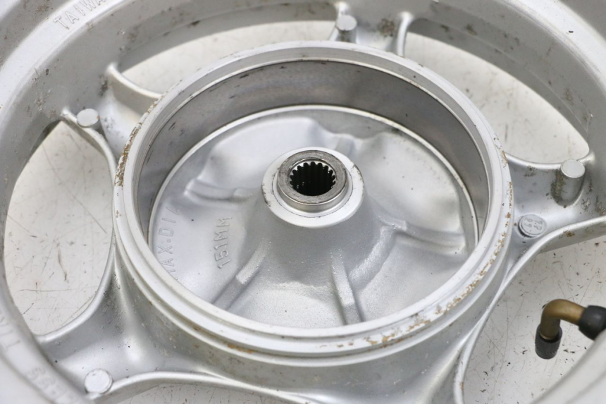 photo de OBRĘCZ TYLNA MBK FLAME X 125 (2007 - 2016) - Zbliżenie komponentów