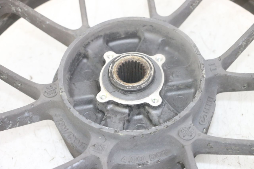 photo de OBRĘCZ TYLNA HONDA FORZA ABS 300 (2013 - 2017) - Zbliżenie komponentów