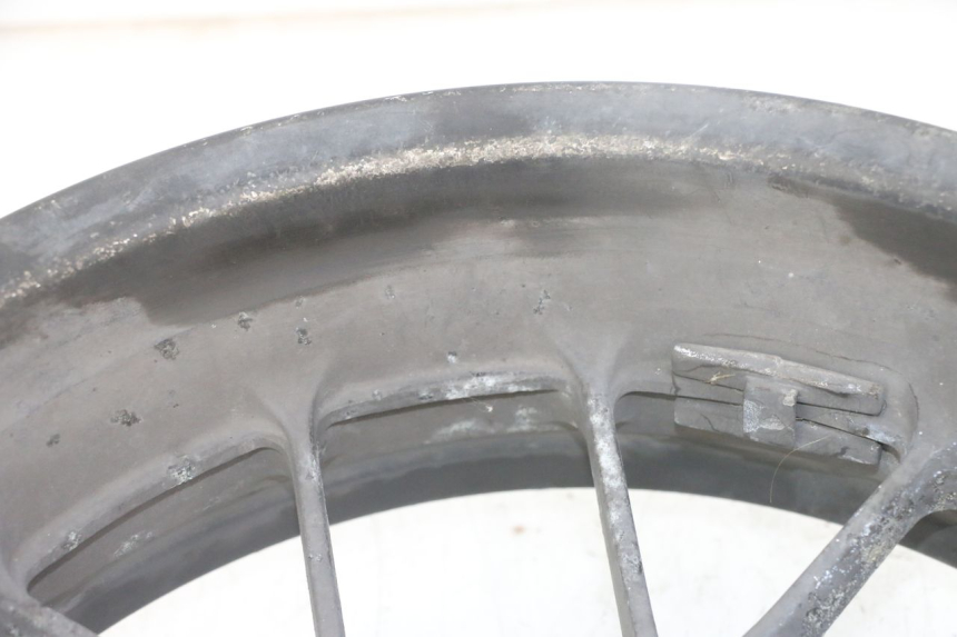 photo de OBRĘCZ TYLNA HONDA FORZA ABS 300 (2013 - 2017) - Widok z bliska