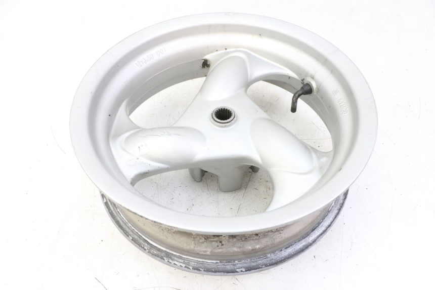 photo de OBRĘCZ TYLNA KYMCO GRAND DINK 125 (2008 - 2014) - Szczegół części