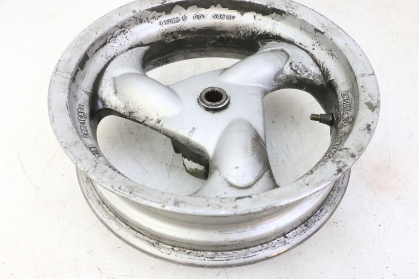 photo de OBRĘCZ TYLNA KYMCO GRAND DINK 125 (2002 - 2007) - Struktura - zbliżenie