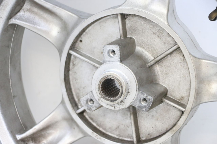 photo de OBRĘCZ TYLNA JM MOTORS GTS 125 (2015 - 2019) - Szczegóły charakterystyczne